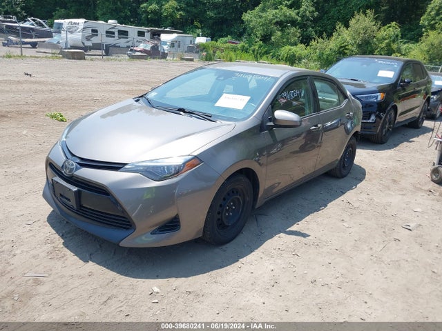 Toyota COROLLA LE 2018 2T1BURHE6JC986241 Image 2