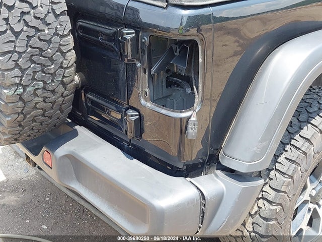 1C4HJXFN4JW313773 Jeep Wrangler Unlimited Rubicon 4x4