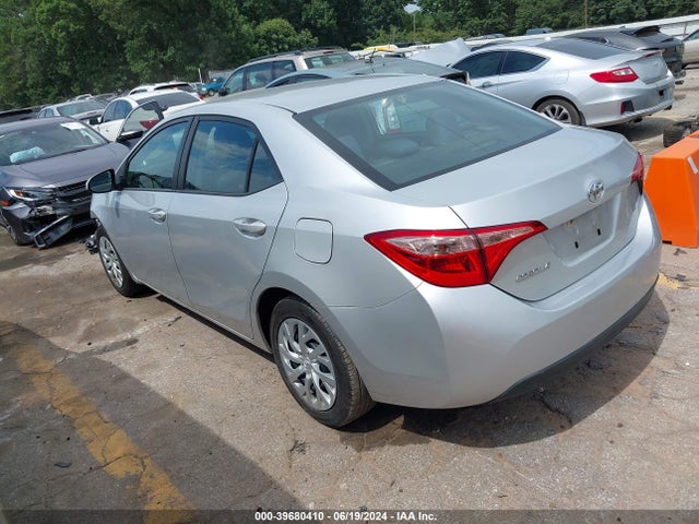 Toyota COROLLA LE 2018 5YFBURHE8JP847616 Image 3