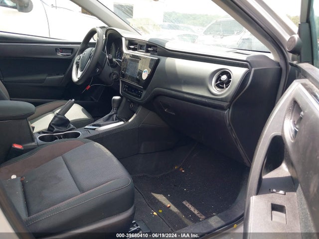 Toyota COROLLA LE 2018 5YFBURHE8JP847616 Image 5