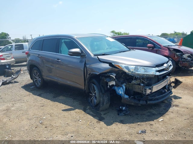 Toyota Highlander Xle 2019 5TDJZRFH8KS592484 zdjęcie główne