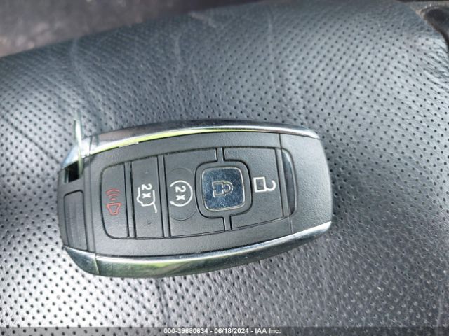 5LMCJ3D96KUL18844 Lincoln Mkc Reserve