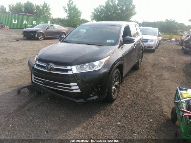 Toyota Highlander Le 2019 5TDBZRFH3KS974166 Image 2