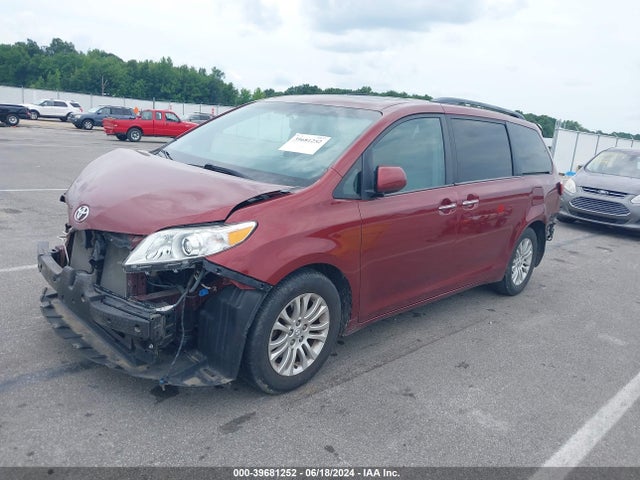 Toyota Sienna Xle 8 Passenger 2015 5TDYK3DC3FS592535 Image 2