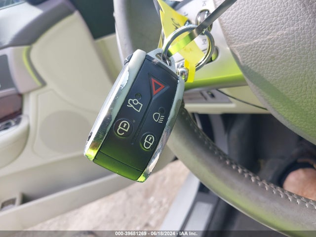 2010 JAGUAR XF SAJWA0GB9ALR61406 Photo 10