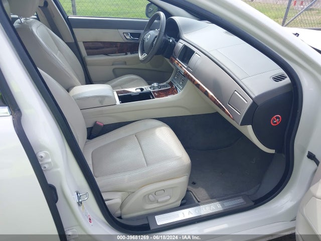 2010 JAGUAR XF SAJWA0GB9ALR61406 Photo 4