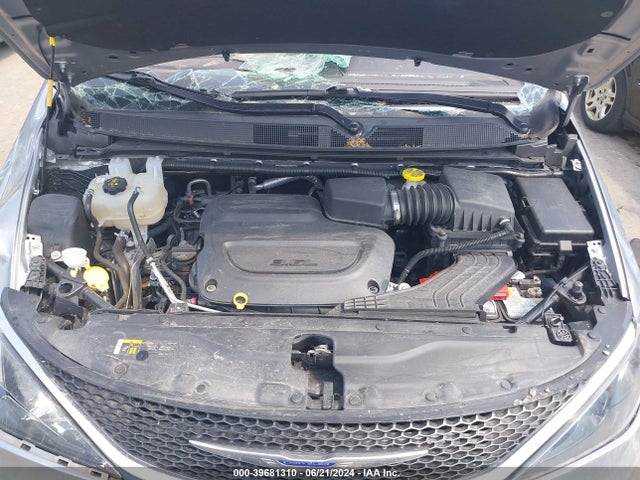 2C4RC1CGXLR190235 Chrysler Voyager Lx