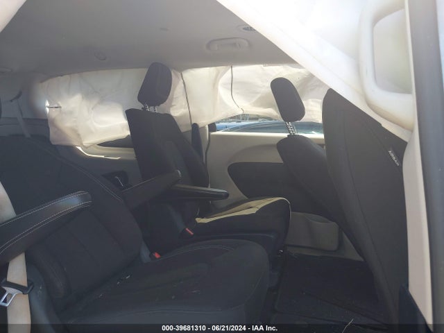 2C4RC1CGXLR190235 Chrysler Voyager Lx