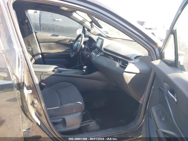 Toyota C-HR XLE 2018 NMTKHMBX2JR058630 Image 5