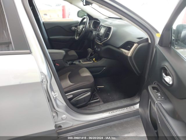 1C4PJLAB5FW620569 Jeep Cherokee Sport