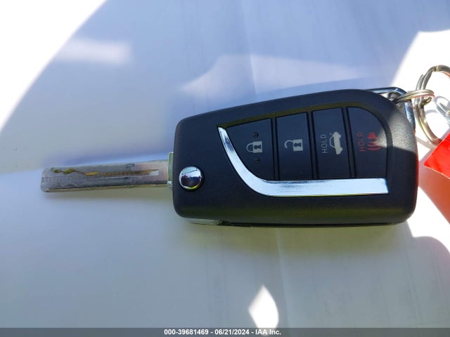 39681469 :رقم المزاد ، JTDEPMAE3MJ129515 vin ، 2021 Toyota Corolla Le مزاد بيع