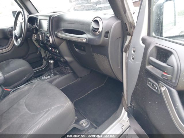 1C4BJWDG7GL114375 Jeep Wrangler Unlimited Sport