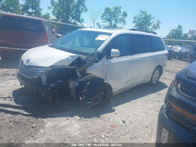 5TDYK3DC1FS654546 Toyota Sienna Xle 8 Passenger
