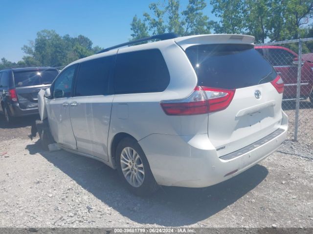 5TDYK3DC1FS654546 Toyota Sienna Xle 8 Passenger