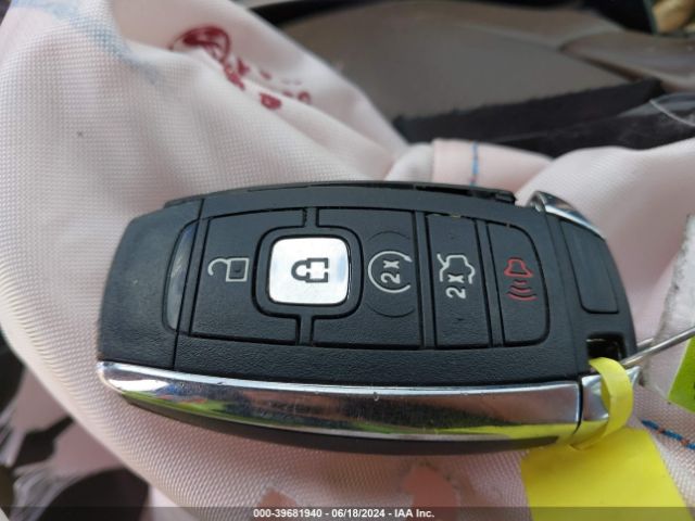 5LMCJ3D90HUL16533 Lincoln Mkc Reserve