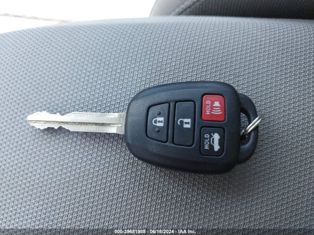 Toyota COROLLA LE 2018 5YFBURHE5JP824679 Image 11