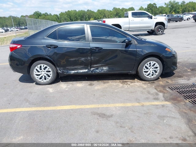 Toyota COROLLA LE 2018 5YFBURHE5JP824679 Image 13