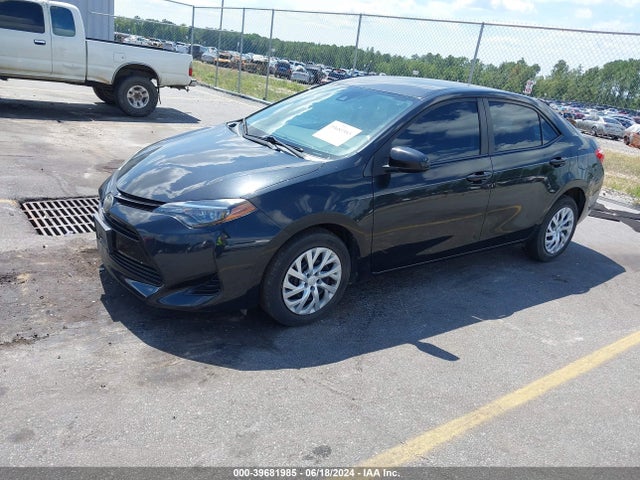 Toyota COROLLA LE 2018 5YFBURHE5JP824679 Image 2