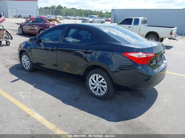 Toyota COROLLA LE 2018 5YFBURHE5JP824679 Image 3