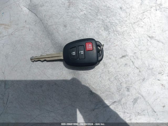 JTMZFREV2GJ094787 Toyota RAV4 LE