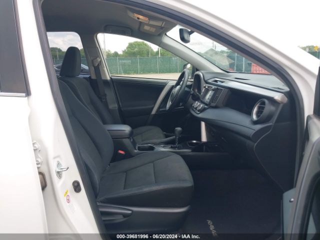 JTMZFREV2GJ094787 Toyota RAV4 LE