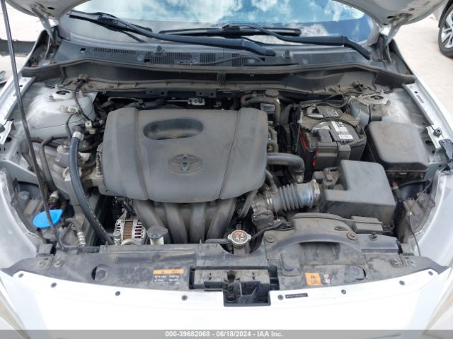 3MYDLBYV4KY512553 Toyota YARIS LE