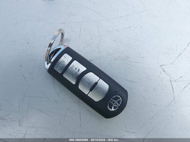 3MYDLBYV4KY512553 Toyota YARIS LE