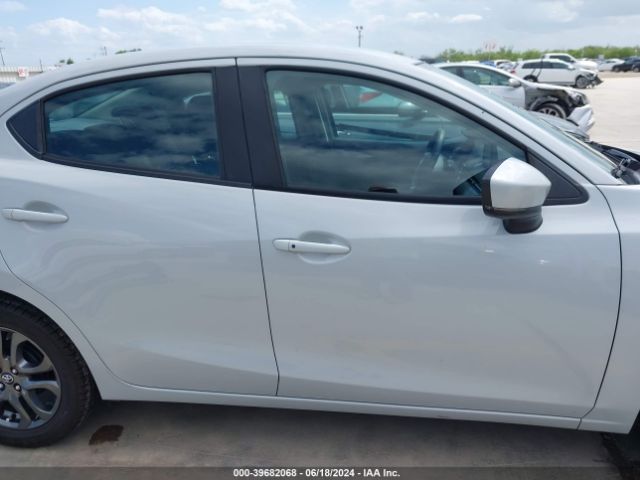 3MYDLBYV4KY512553 Toyota YARIS LE
