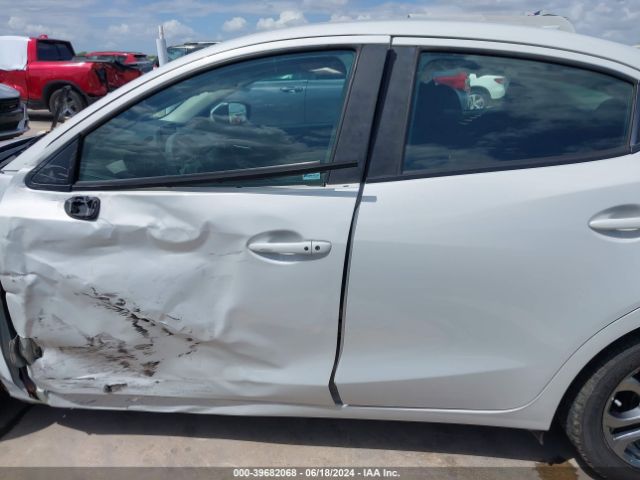 3MYDLBYV4KY512553 Toyota YARIS LE