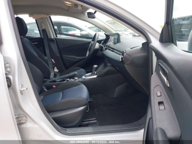 3MYDLBYV4KY512553 Toyota YARIS LE