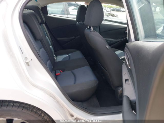3MYDLBYV4KY512553 Toyota YARIS LE