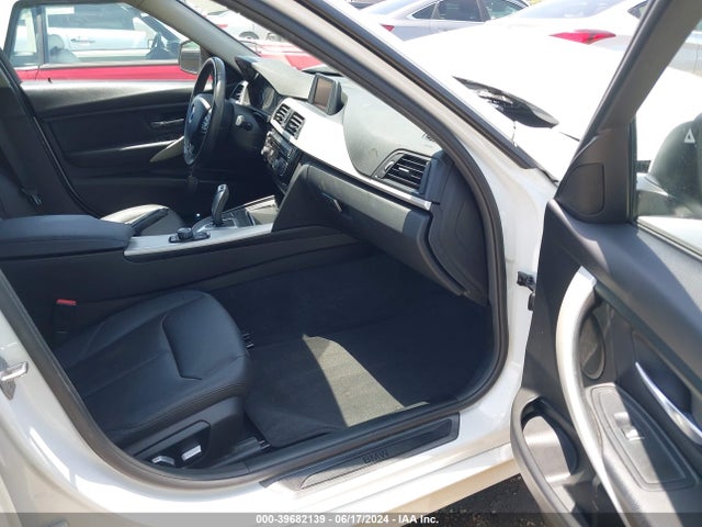 BMW 320i 2018 WBA8A9C58JAH14126 Image 5
