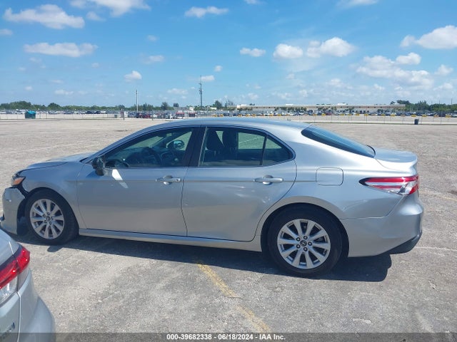 Toyota CAMRY LE 2018 4T1B11HKXJU085775 Image 14