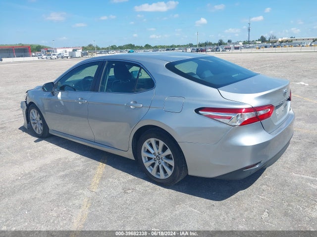 Toyota CAMRY LE 2018 4T1B11HKXJU085775 Image 3
