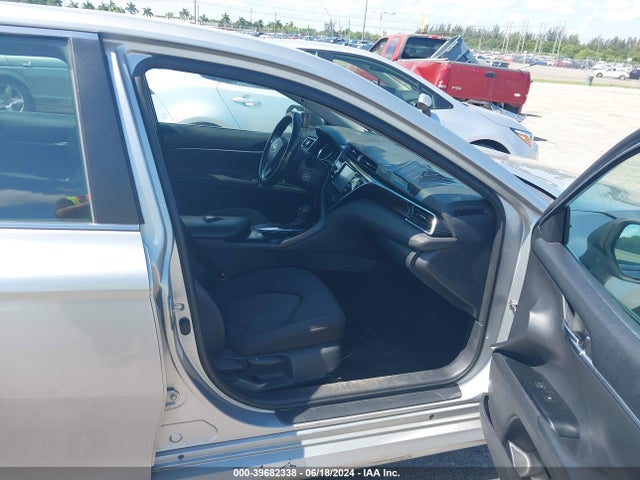Toyota CAMRY LE 2018 4T1B11HKXJU085775 Image 5