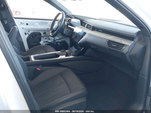 WA1AAAGE1NB014021 Audi E-tron Premium Quattro