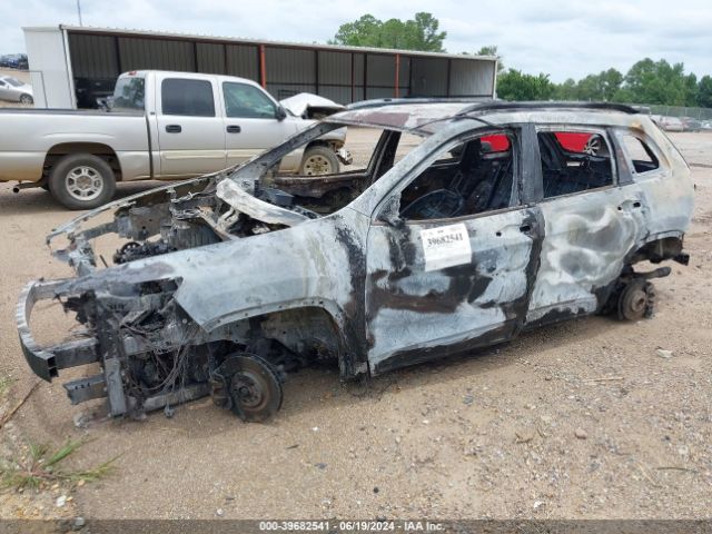 1C4PJLCB3JD557733 Jeep Cherokee Latitude