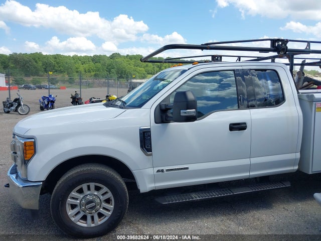 Ford F-350 Chassis Xlt 2017 1FD7X3ET7HEE07676 Image 14
