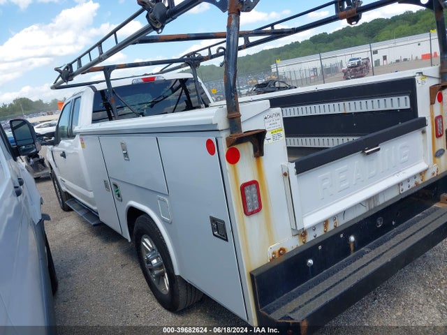 Ford F-350 Chassis Xlt 2017 1FD7X3ET7HEE07676 Image 3