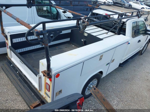 Ford F-350 Chassis Xlt 2017 1FD7X3ET7HEE07676 Image 4