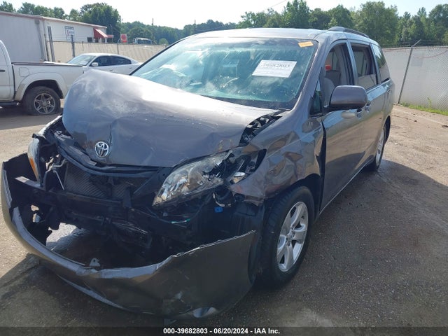 Toyota Sienna Le V6 8 Passenger 2014 5TDKK3DC4ES447038 Image 2
