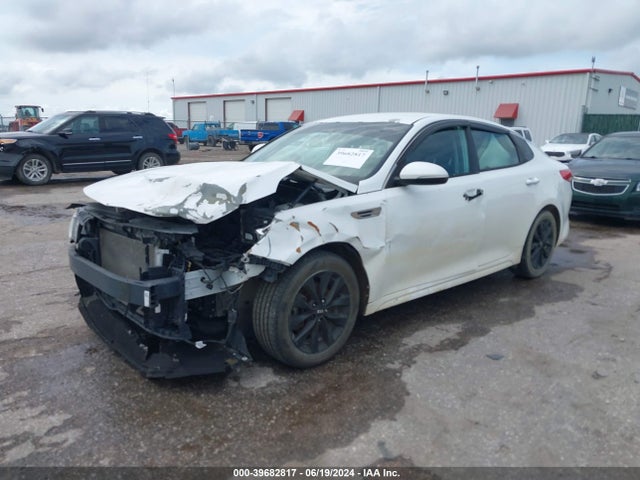 KIA Optima Lx 2016 5XXGT4L30GG005856 Image 2