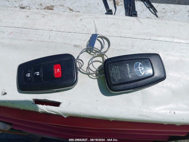 Toyota Prius Two Eco 2017 JTDKARFU3H3041947 Image 11