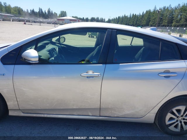 Toyota Prius Two Eco 2017 JTDKARFU3H3041947 Image 14