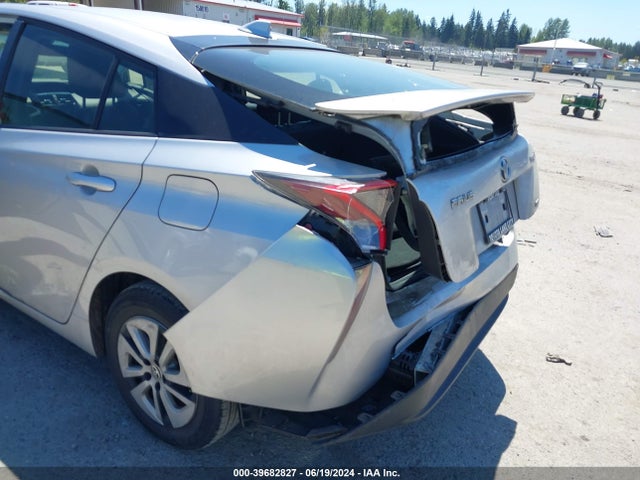 Toyota Prius Two Eco 2017 JTDKARFU3H3041947 Image 18