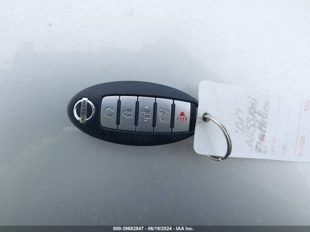 2017 Nissan Pathfinder Sl მანქანა იყიდება აუქციონზე, vin: 5N1DR2MN5HC677642, აუქციონის ნომერი: 39682847