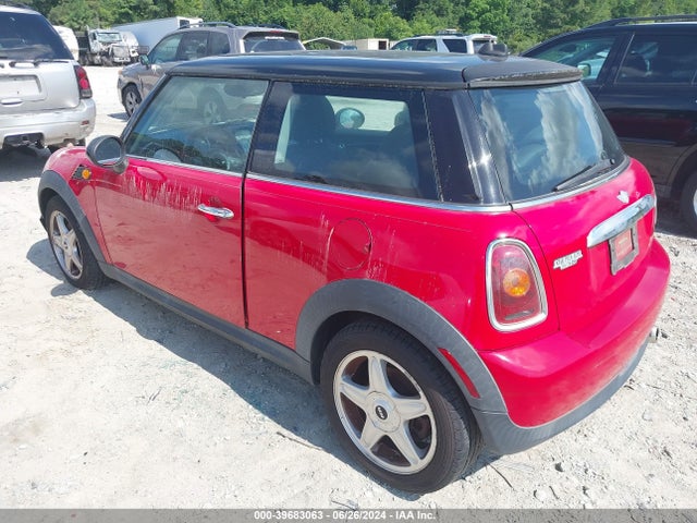 2010 MINI COOPER WMWMF3C5XATU77363 Photo 2