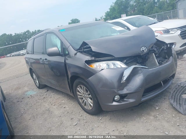 Toyota Sienna Xle 8 Passenger 2015 5TDYK3DC0FS597949 головне зображення