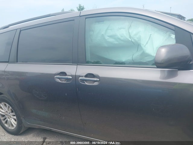 Toyota Sienna Xle 8 Passenger 2015 5TDYK3DC0FS597949 Image 13