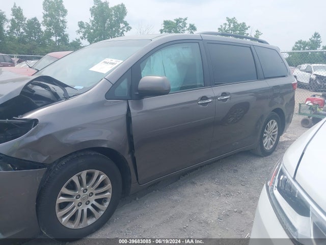 Toyota Sienna Xle 8 Passenger 2015 5TDYK3DC0FS597949 Image 14